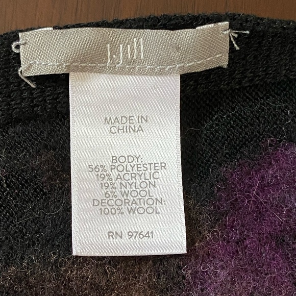 Beautiful, long, black scarf with floral wool design - Picture 4 of 9